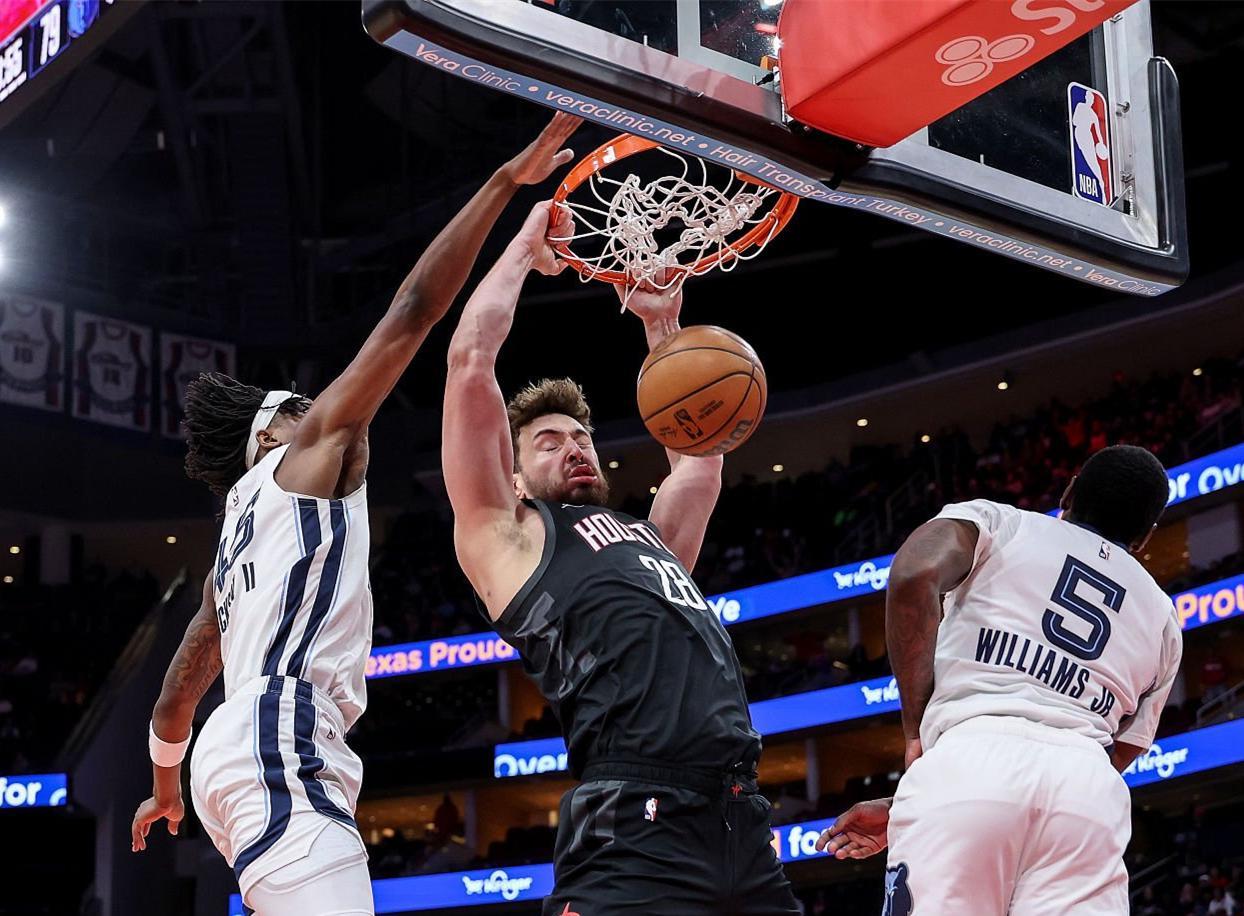 kaiyun-轰33+9+6!火箭23岁王牌中锋复活,杜兰特大赞:和我配合越发默契