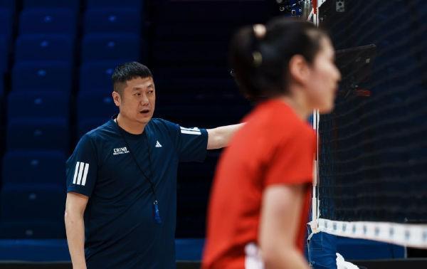 开云-历史首败捷克,女排教练赵勇:年轻选手欠缺大赛硬仗历练